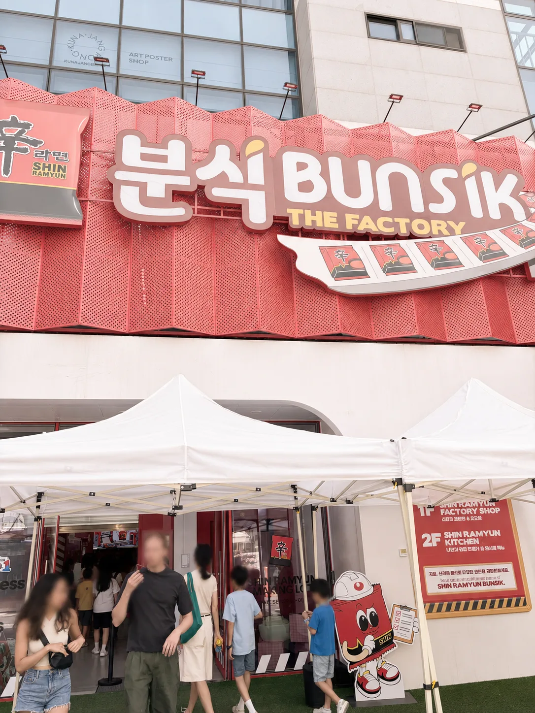 The storefront of Shin Ramyun Bunsik The Factory in Seongsu, with the floor directory listing 1F Factory Shop and 2F Kitchen